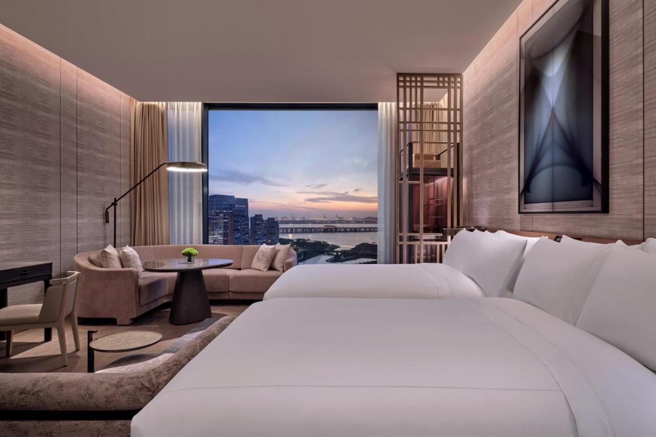 Conrad Shenzhen, The First Art Museum Hotel In Greater Bay Area With The Stunning Bay And Sunset View In The Hotel Terrace Extérieur photo