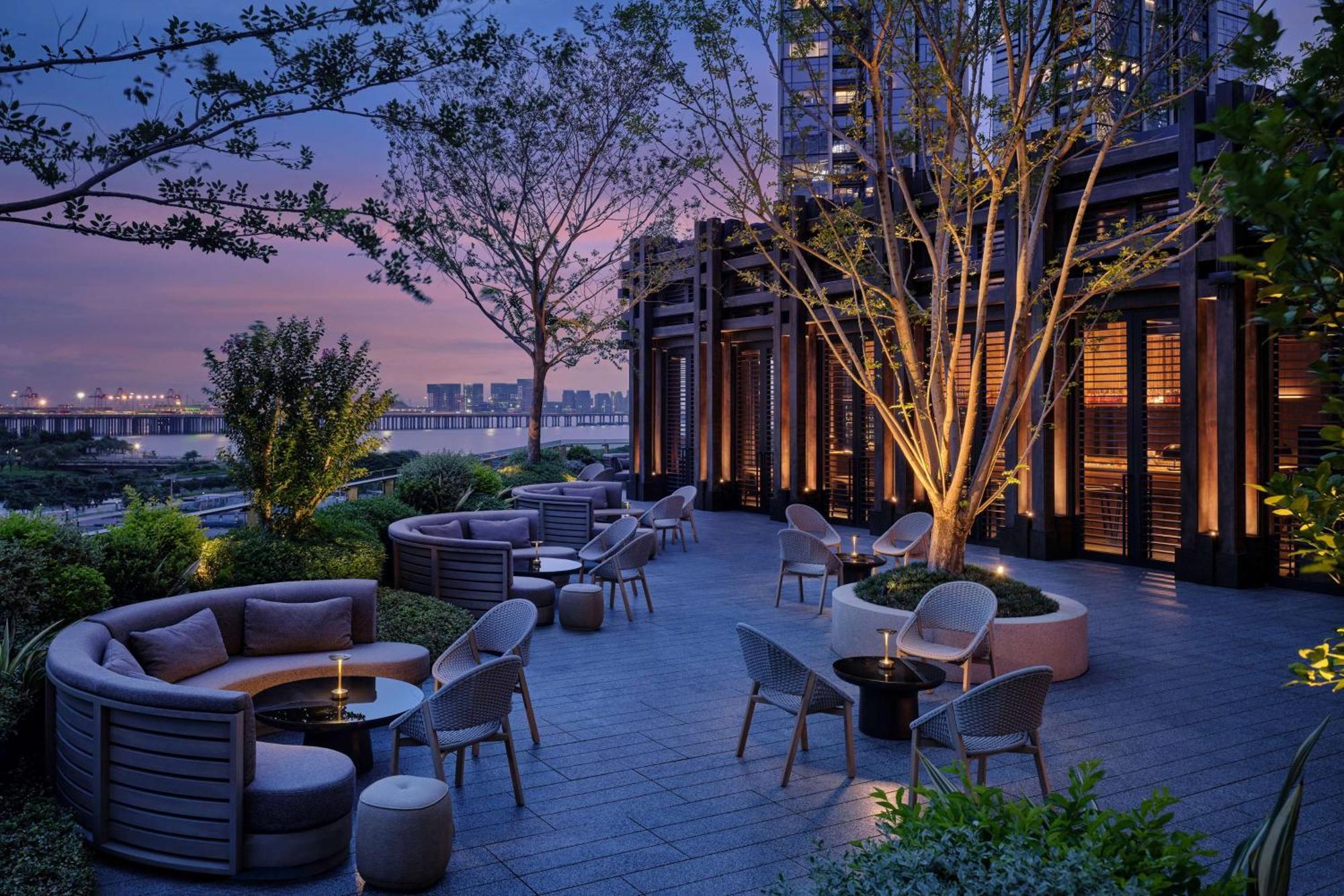 Conrad Shenzhen, The First Art Museum Hotel In Greater Bay Area With The Stunning Bay And Sunset View In The Hotel Terrace Extérieur photo