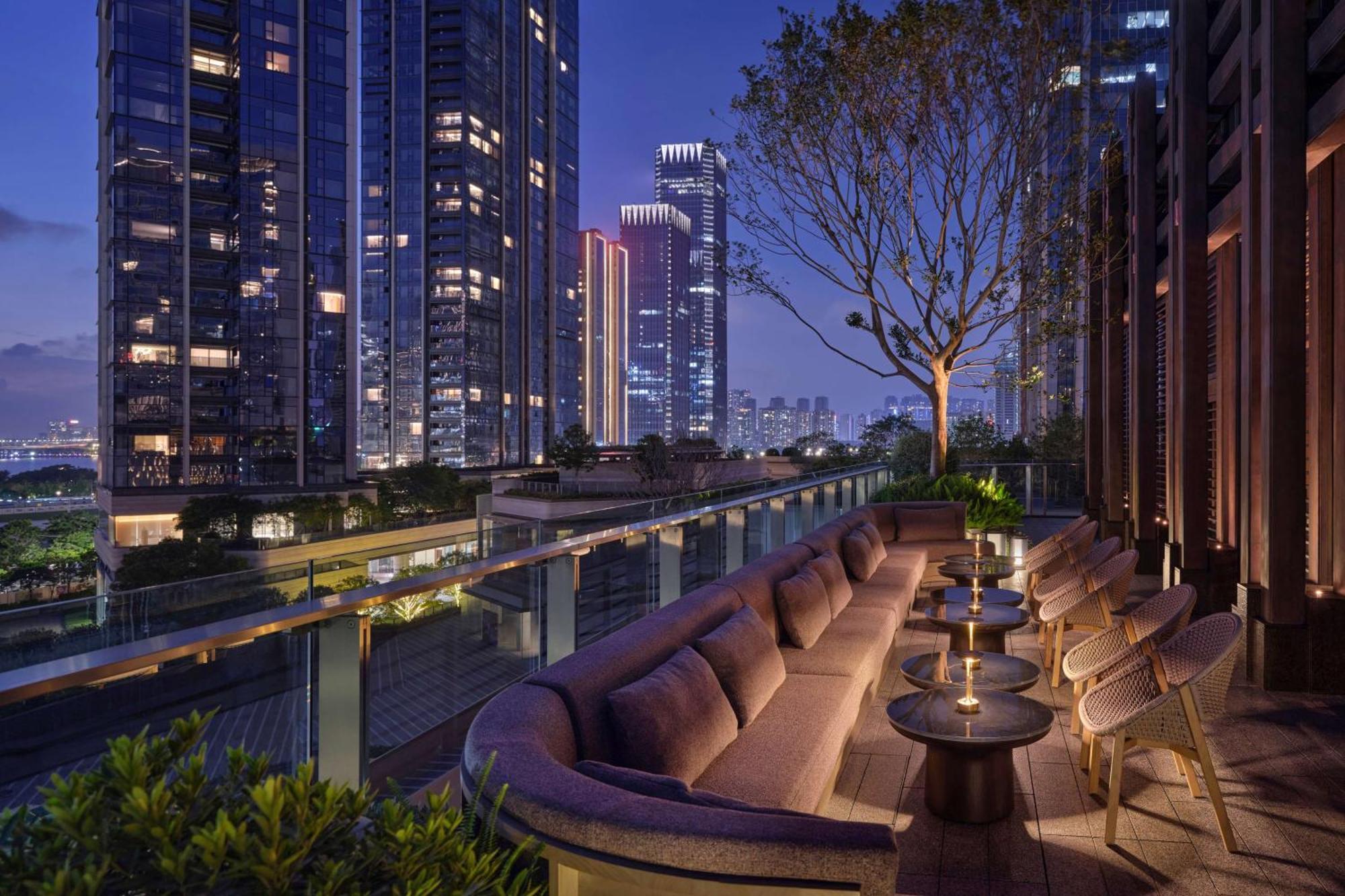 Conrad Shenzhen, The First Art Museum Hotel In Greater Bay Area With The Stunning Bay And Sunset View In The Hotel Terrace Extérieur photo
