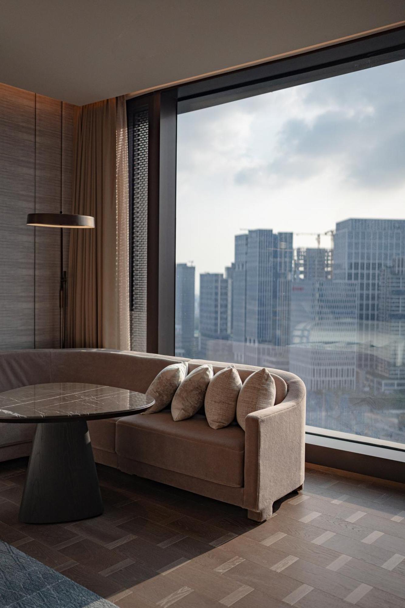 Conrad Shenzhen, The First Art Museum Hotel In Greater Bay Area With The Stunning Bay And Sunset View In The Hotel Terrace Extérieur photo