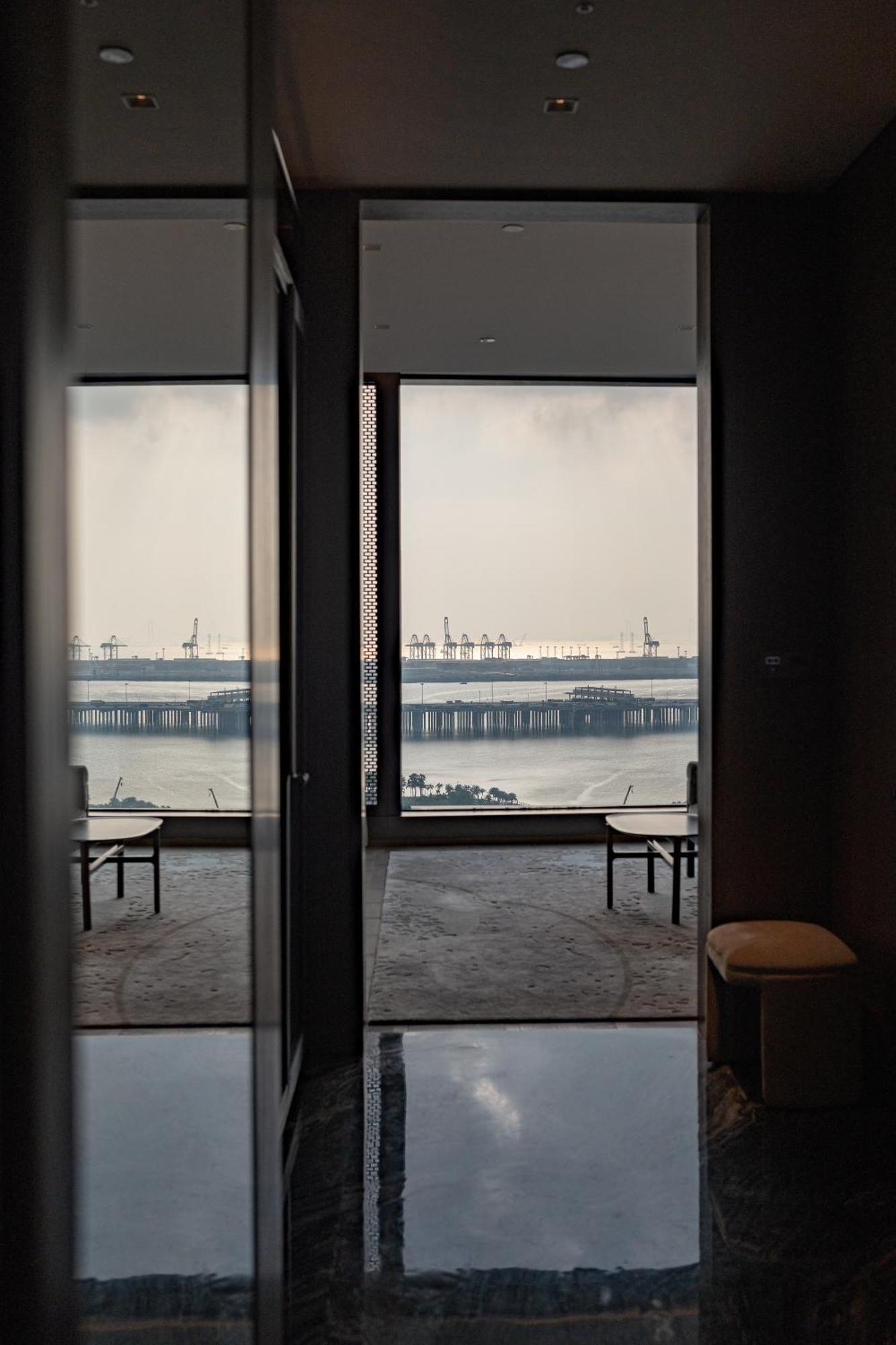 Conrad Shenzhen, The First Art Museum Hotel In Greater Bay Area With The Stunning Bay And Sunset View In The Hotel Terrace Extérieur photo