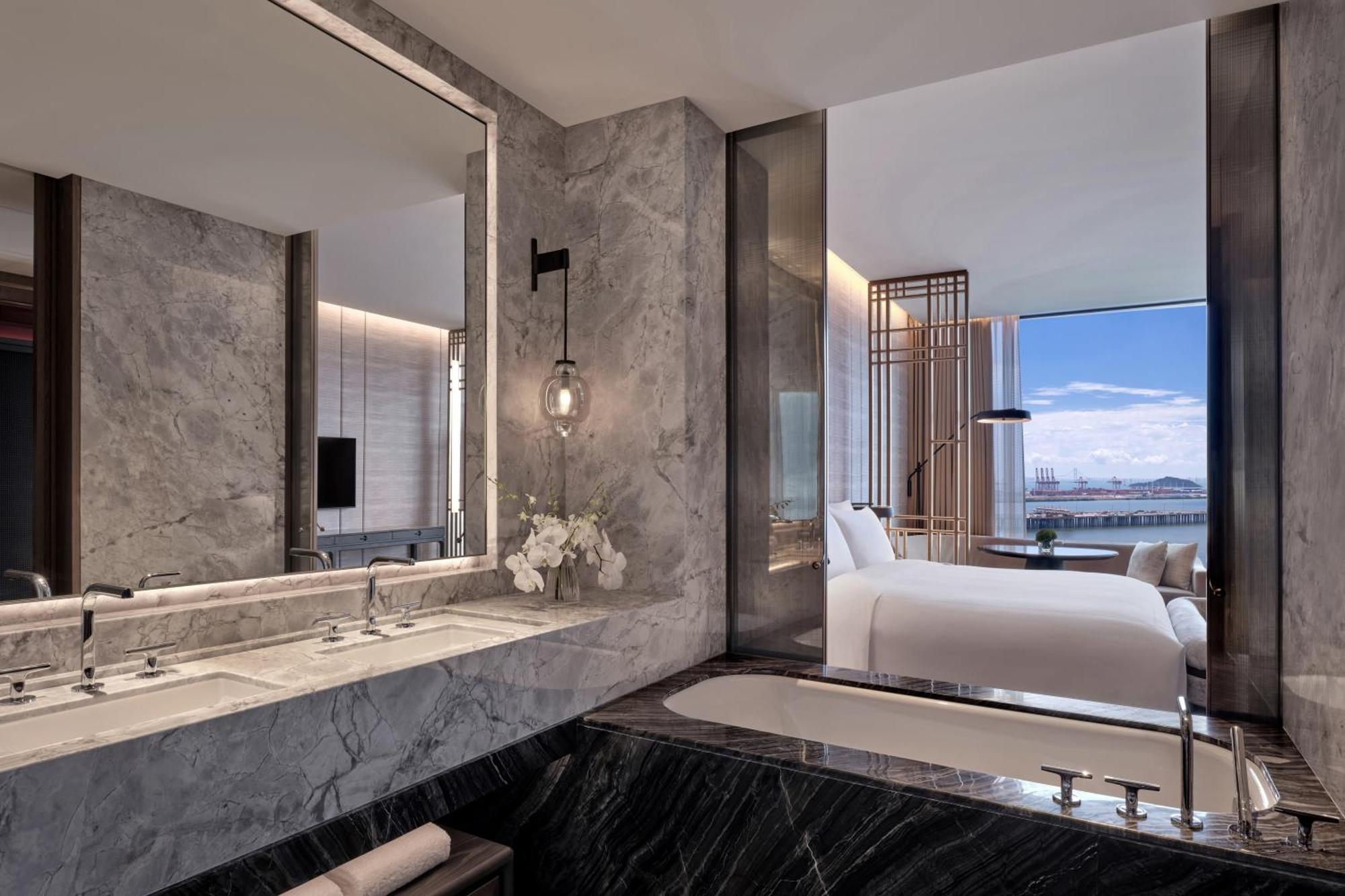 Conrad Shenzhen, The First Art Museum Hotel In Greater Bay Area With The Stunning Bay And Sunset View In The Hotel Terrace Extérieur photo